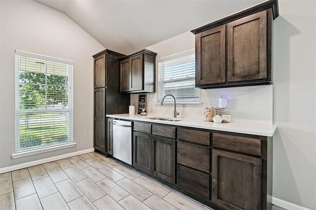 Photo - (3) Bed/(2) Bath in Eagle Cliff Addition Avail NOW!