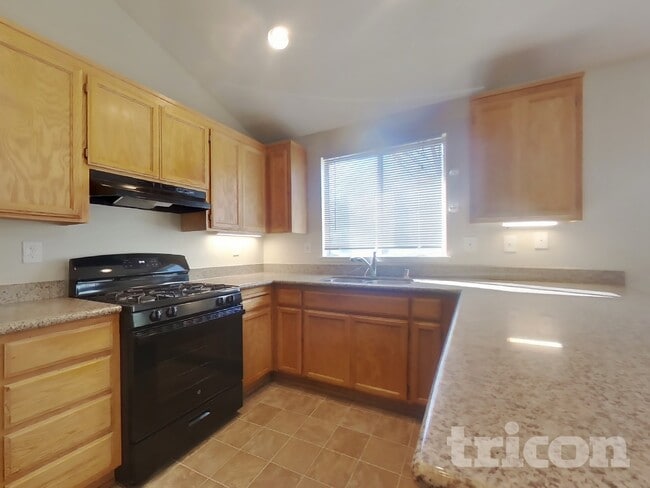 Photo - 715 Lotz Way