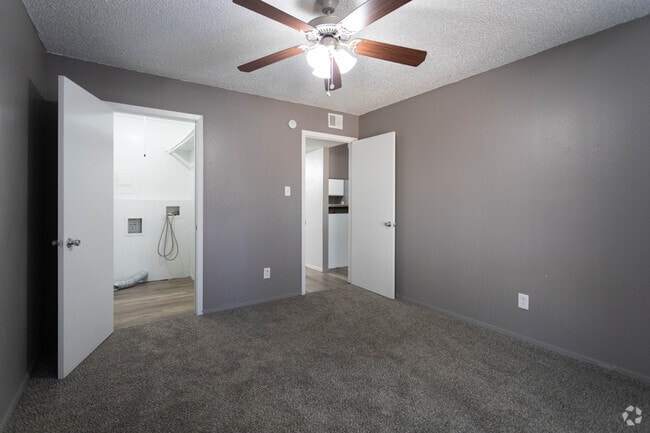 1BR, 1BA - 648 SF