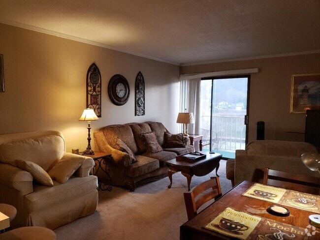 Building Photo - 2100 Kanawha Ave SE Unit 210 Rental