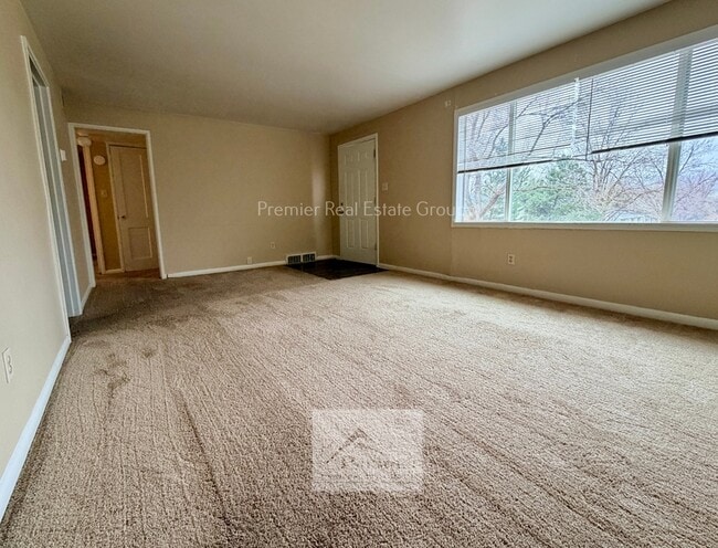 Photo - 426 Glen View Ct