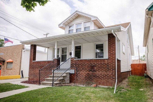 Photo - Beautiful Two Bedroom home with large upstairs bonus room. New appliances, washer and dryer, many...