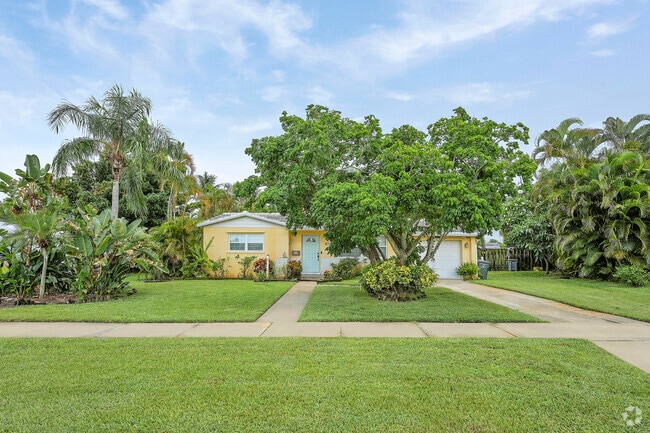 Building Photo - 744 W Ilex Dr Rental