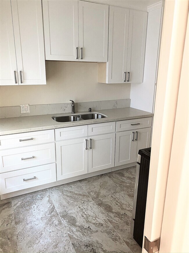 Photo - 1417 N Harper Ave