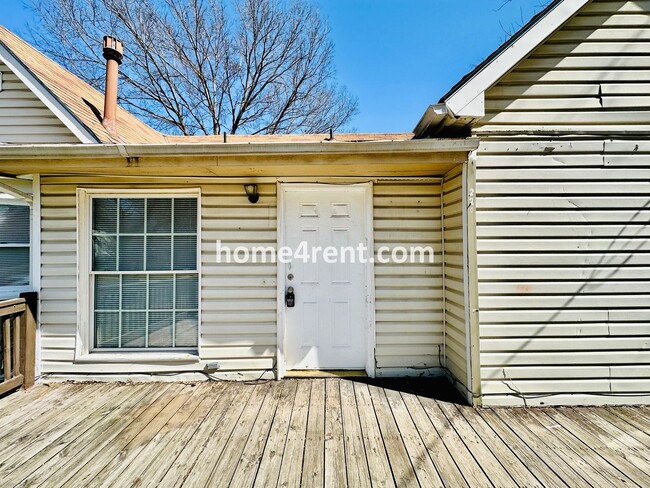 Photo - Updated 3 Bed, 2 Bath Ranch Home near Downtown Olathe!