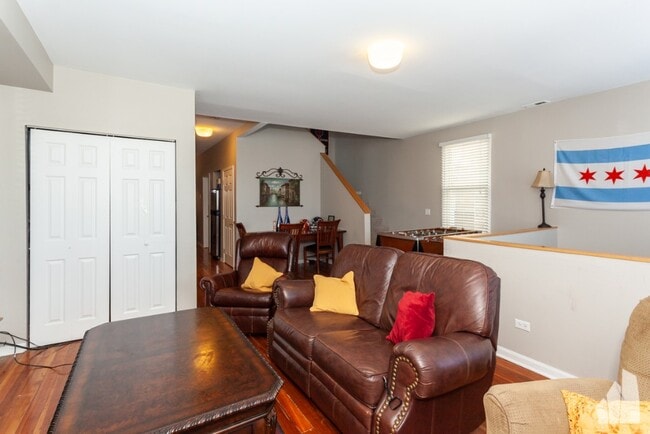 Photo - 2440 N Ashland Ave Unit 2