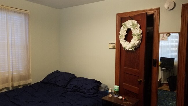 available room - will be unfurnished - 4015 Moss Rose Dr