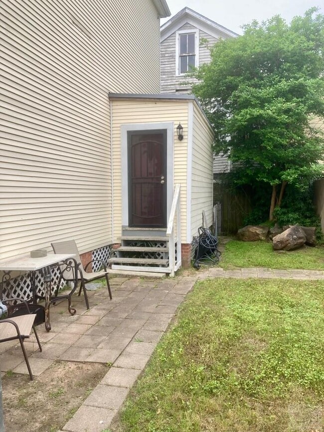 Photo - 902 Church St