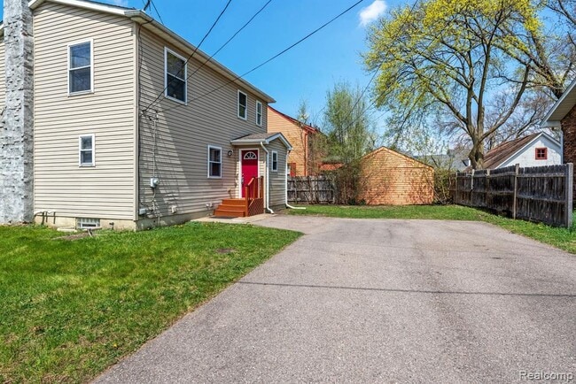 Photo - 3260 Sashabaw Rd