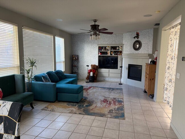 Photo - 1084 Huntly Dr