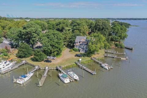 Photo - 765 W 48th St