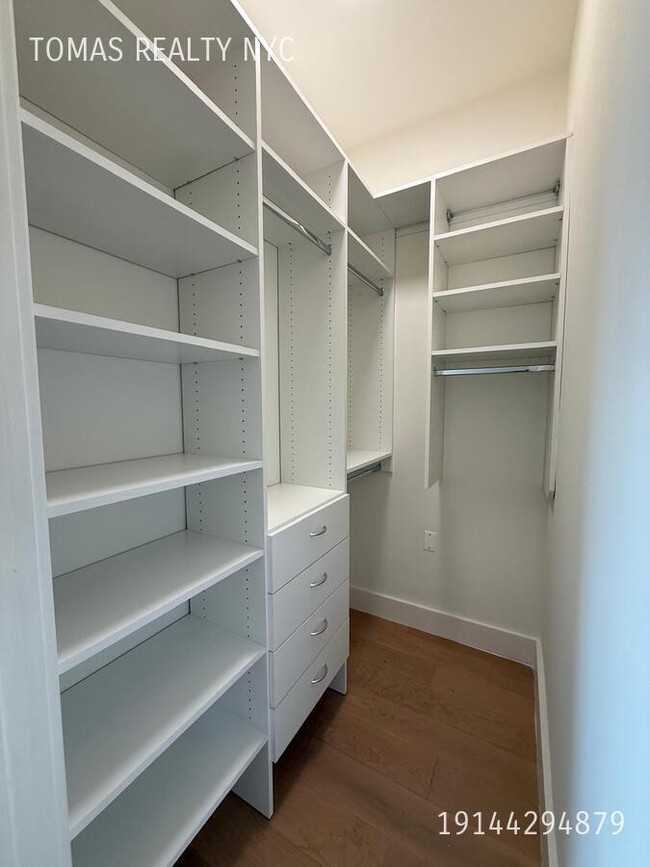 Photo - 3103 Sedgwick Ave Unidad 1C