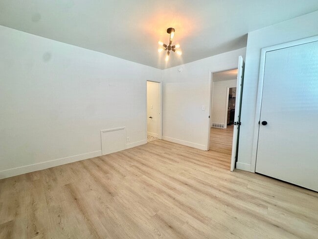 Photo - 1012 S W Temple St Unidad 1