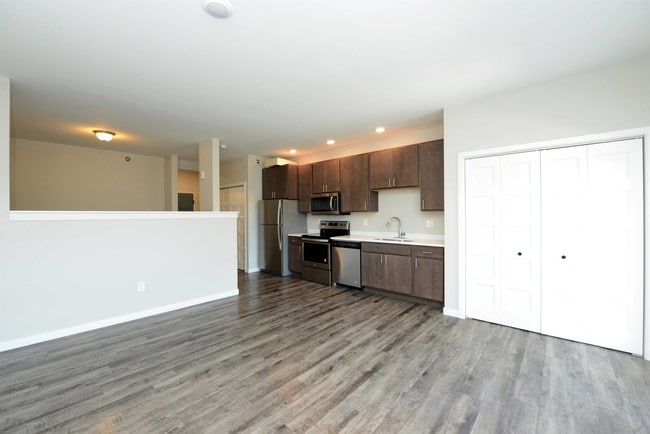 Photo - 914-15t 15th St N