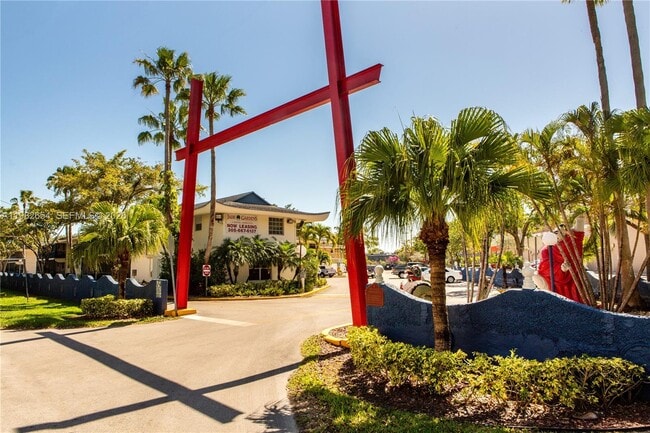 Building Photo - 8380 SW 65th Ave Unit Q06