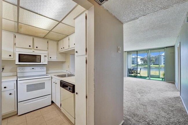 Photo - 9440 Poinciana Pl Unit 109