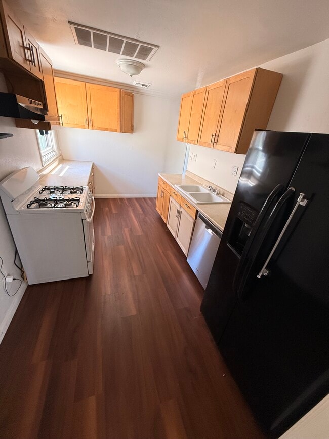 415 W Marietta Pl