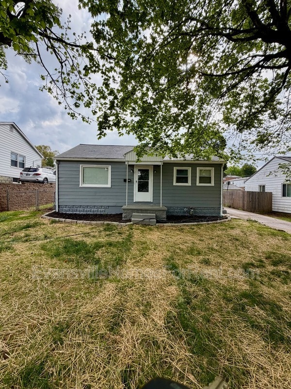 Building Photo - 120 Leslie Ave