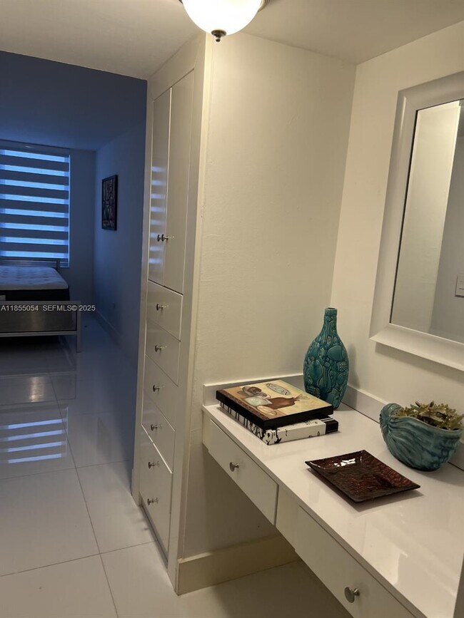 Photo - 5555 Collins Ave Unidad 4P