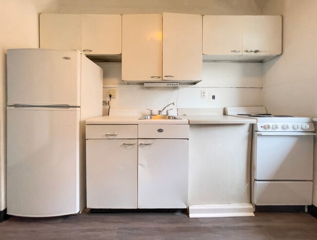 Building Photo - Charming 1-Bedroom Apartment Near Ball Sta... Unit 04