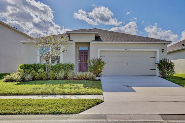 Gorgeous 4/2 Modern Home with a 2 Car Gara... - Gorgeous 4/2 Modern Home with a 2 Car Gara...