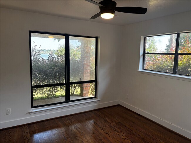 Photo - 377 Burke St