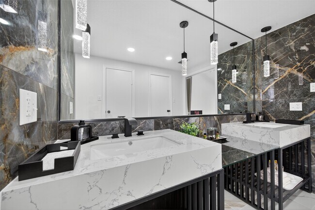 Building Photo - 7447 Cambridge St Unit 51