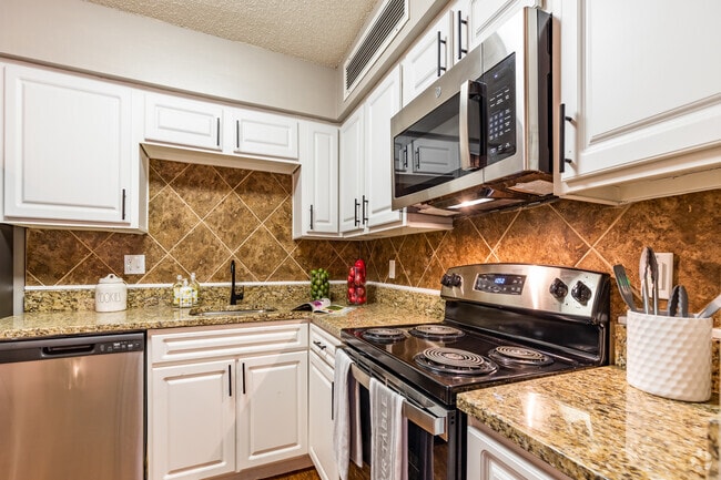 2 BR, 2 BA - 952SF - Topaz Riviera