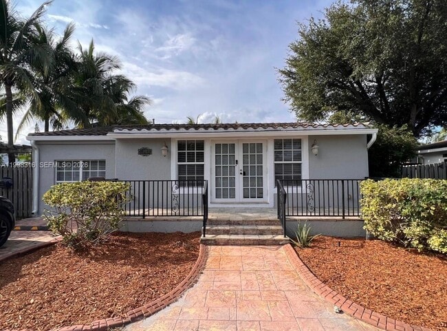 Building Photo - 1641 Arthur St