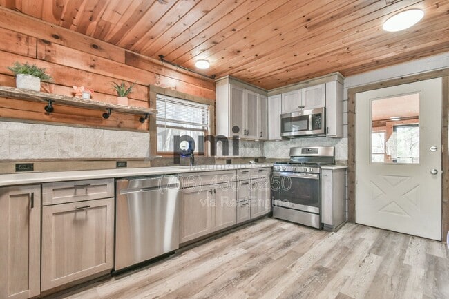 Photo - 230 Silver Maple Ln