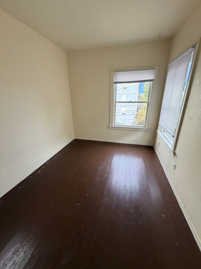 208-216 10th Ave