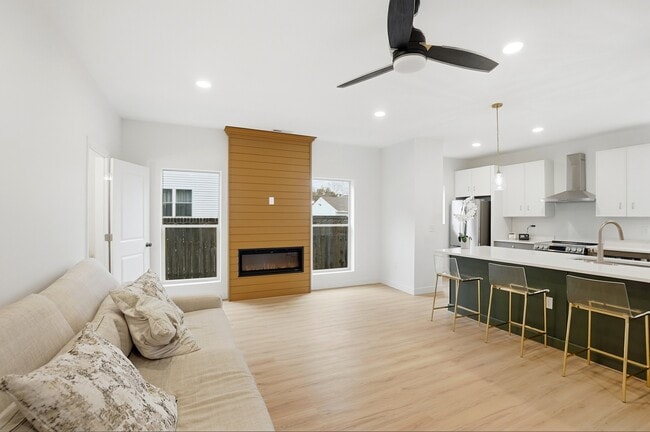 Photo - 412 St Clair Ave