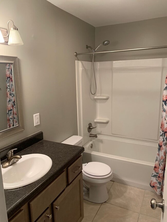 Photo - Cute 2/1 Duplex on Cone St