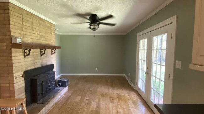 Photo - 461 Lora Ln