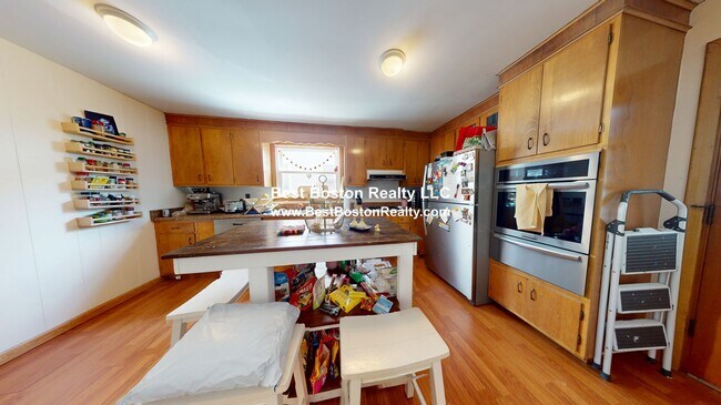 102 Raymond Ave