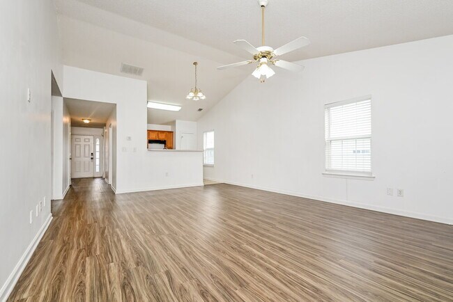 2167 Red Oak Cir