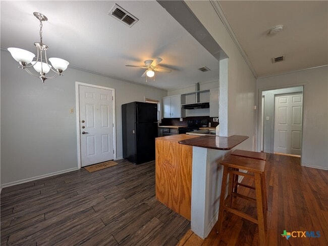 Photo - 890 Josephine St