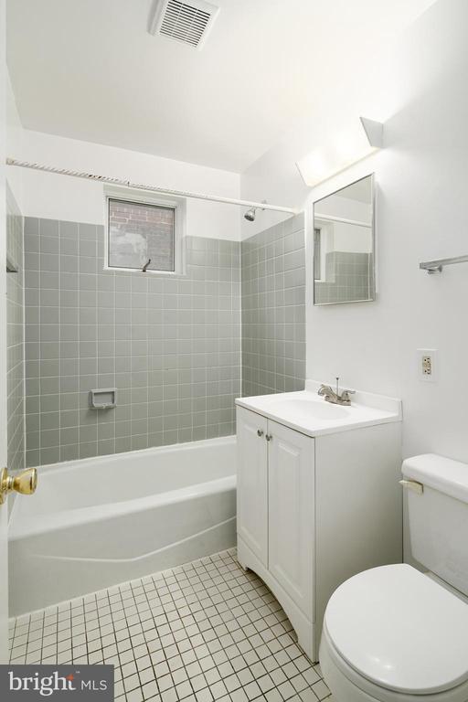 Photo - 2338 S Broad St Unit 3RD FLR REAR