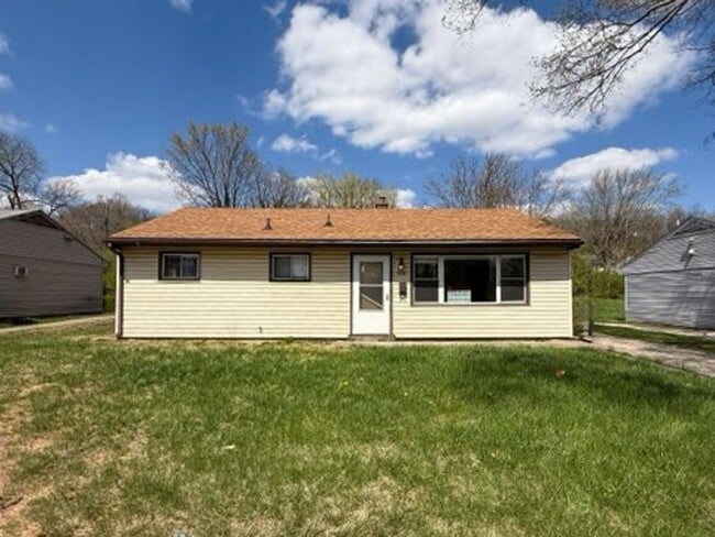 Building Photo - Property for rent in the quiet neighborhood of Highview Hills