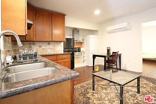 Building Photo - 4848 Oakwood Ave Rental