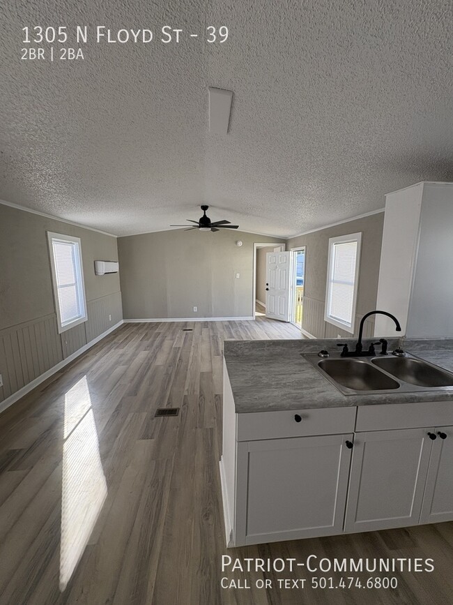 Photo - 1305 N Floyd St