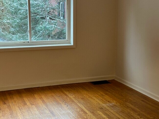 Photo - 2126 Monroe Ave Unit #5