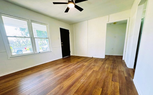 Photo - 2417 Oaklawn Blvd