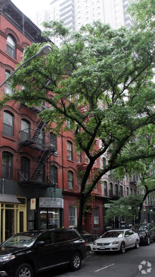 423 E 73rd St - 423 E 73rd St