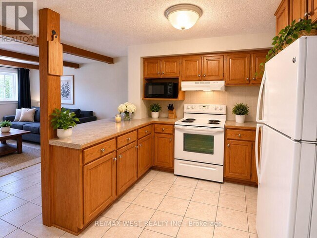 Photo - 1191 Simcoe St S