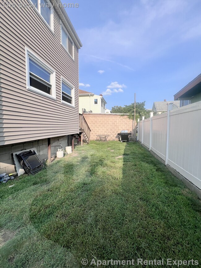 Photo - 122 First St