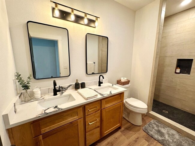 Photo - 1002 E 33rd St