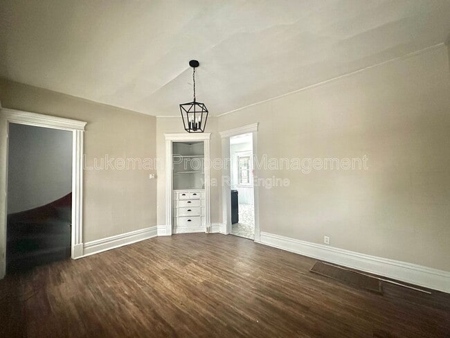 Photo - 515 Village St