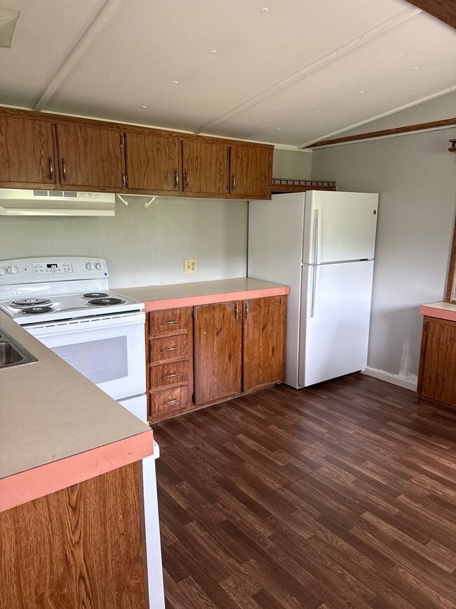 Photo - 2-Bedroom, 2-Bath Trailer with Scenic Views in Sparta, TN