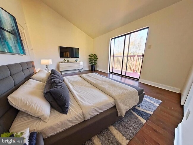 Building Photo - 828 N 26th St Unit 2